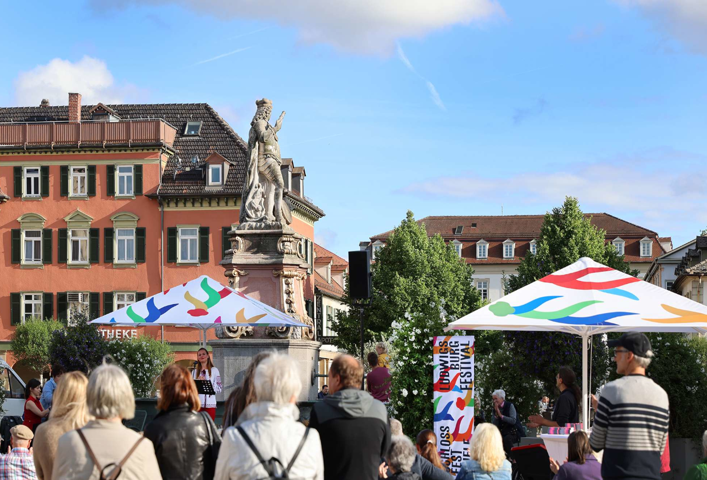 Eine Gruppe von Musikern zusammen auf einem Bild